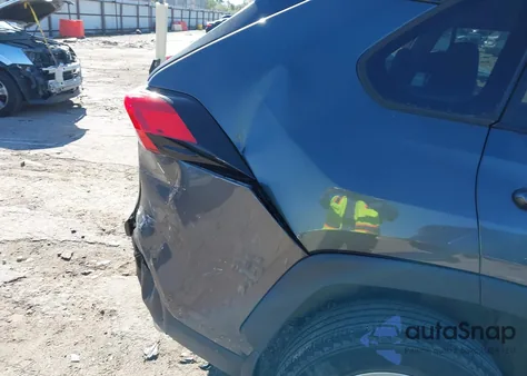 2021 Toyota Rav4 Xle z USA, uszkodzony, nr VIN 2T3W1RFV8MW175838